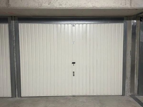 Box Fermé PMR 20m² La Turbie - Sécurisé - accès accès au parking se fait via une porte sectionnelle 