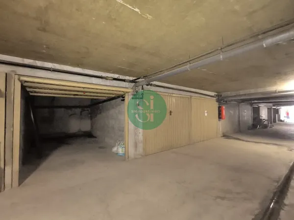 SIX FOURS - GARAGE FERMEE EN SOUS SOL