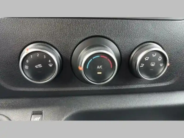 Renault Master fourgon fgn trac f3500 l2h2 blue dci 135 confort — photo 15