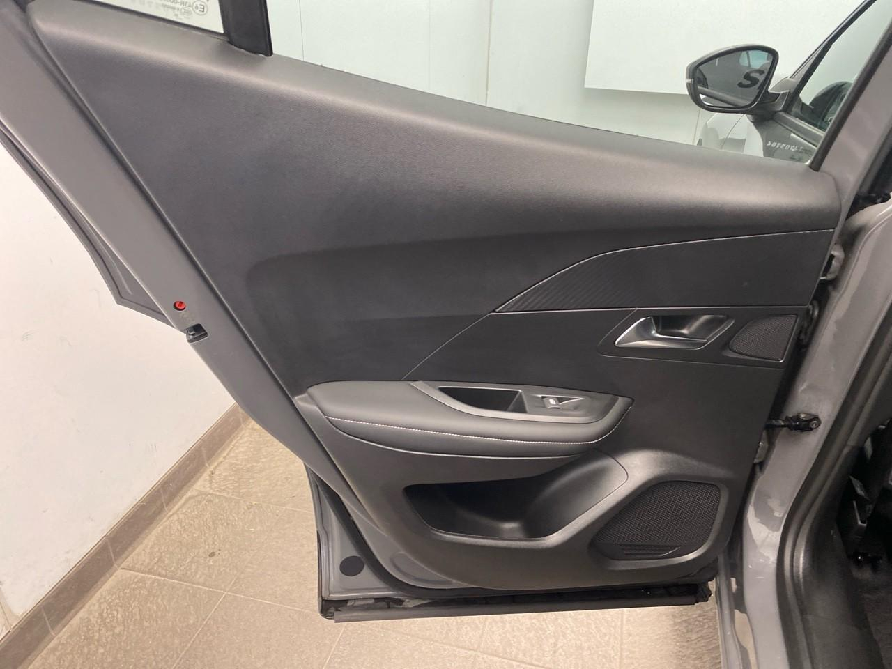 Peugeot 2008 puretech 100 s&s bvm6 allure — photo 20