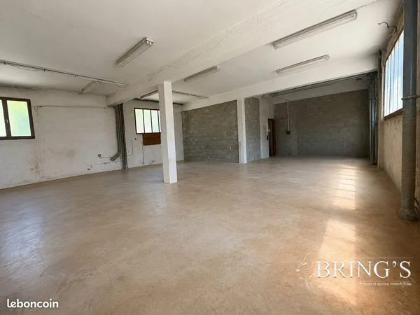 Local 100 m² SAINT PIERRE D ENTREMONT