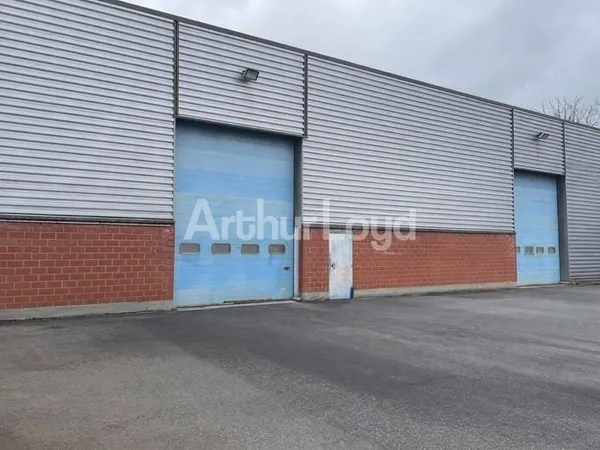 Local d'activité 2200 m²