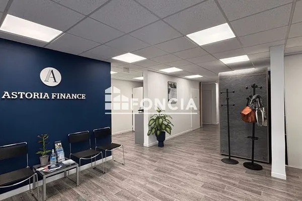 Local commercial 2 pièces 160 m²