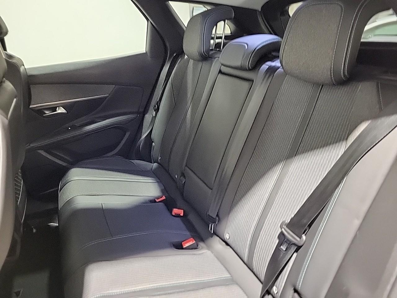 Peugeot 3008 hybrid 225 e-eat8 active pack — photo 13