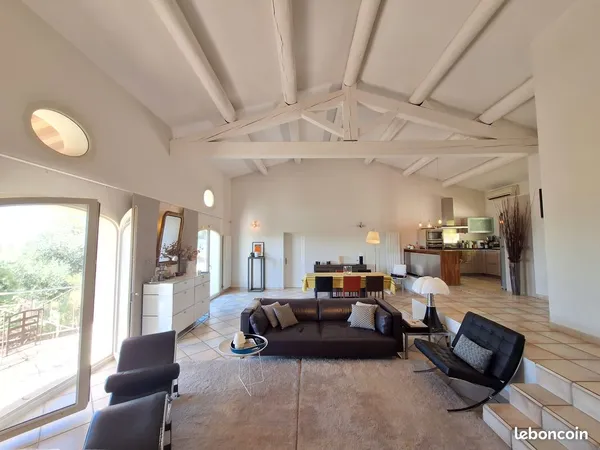 Villa 4 pièces 160 m²