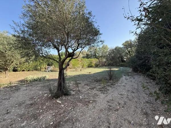 Terrain 755 m²