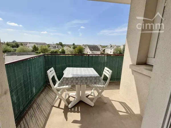 Appartement T4 avec balcon-terrasse et stationnement