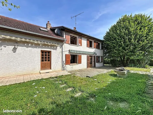 Maison 9 pièces 246 m²