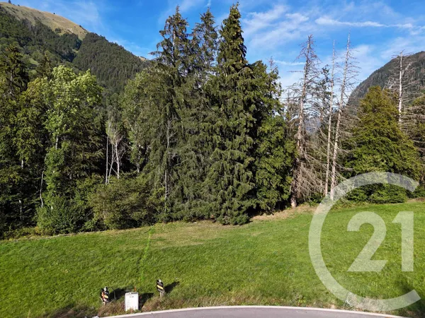 Terrain 745 m²