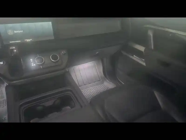 Land Rover Defender 110 2.0 p400e x-dynamic se — photo 22