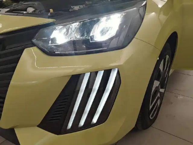 Peugeot 208 hybrid 100 e-dcs6 — photo 39