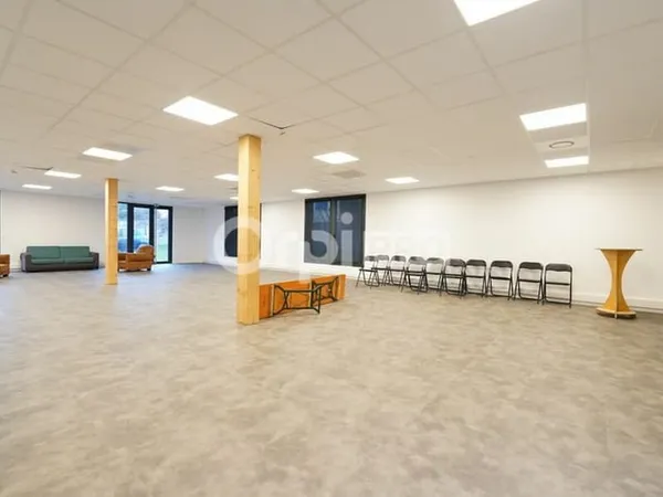 Bureaux 1077 m²