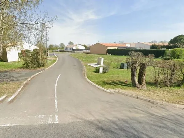 Terrain à bâtir de 344 m² à SAINT-GEORGES-DU-BOIS (17)