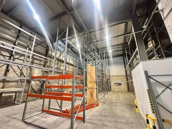 Local d'activité 310 m²