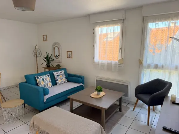 APPARTEMENT MEUBLE AVEC TERRASSE ET PLACE DE PARKING