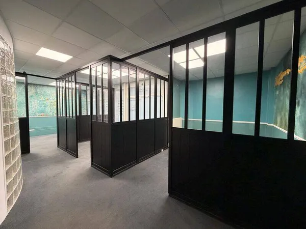 Bureaux 61 m²