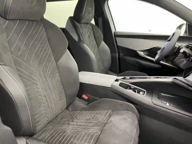 Peugeot 5008 hybrid 145 e-dcs6 — photo 27