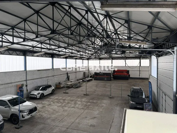 Local commercial 650 m²
