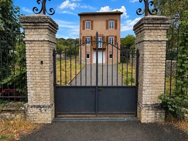 Maison indépendante rénovée + dépendance - 100 m² - terrain 618 m² - Pont-à-Mousson