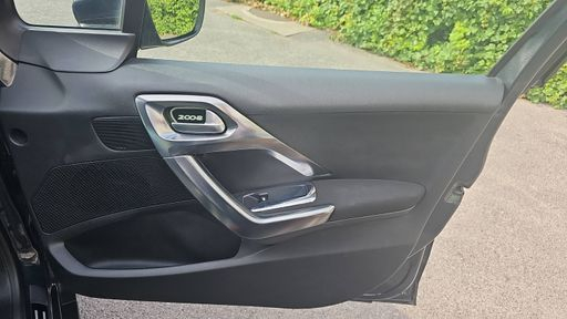 Peugeot 2008 1.2 PureTech 82 EAT6 - Active – 2017 – 151891 km – Essence – Boîte Automatique — photo 43