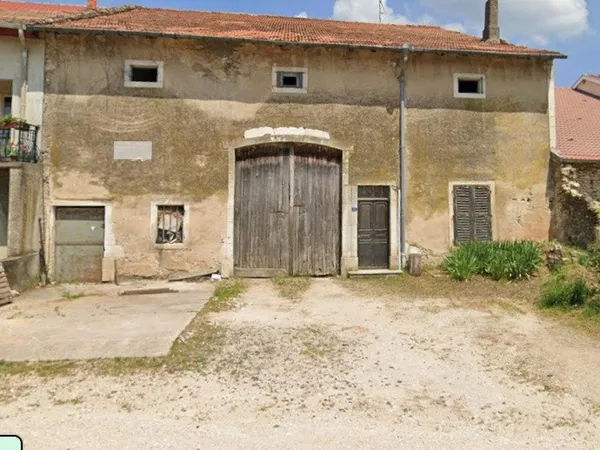 Ancien corps de ferme spacieux