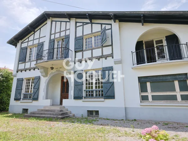 Maison d'exception à vendre à Cambo-les-Bains - 14 pièces, 269 m²