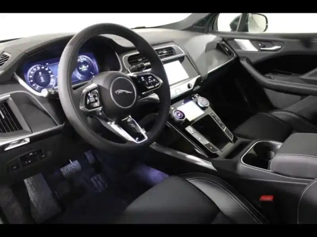 Jaguar I-Pace ev400 r-dynamic se awd — photo 12