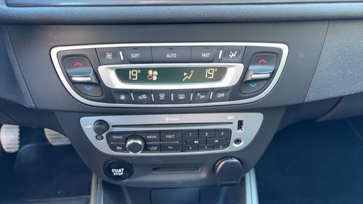 Renault Megane 1.2 TCe 115 - Limited – 2015 – 138627 km – Essence – Boîte Manuelle — photo 13