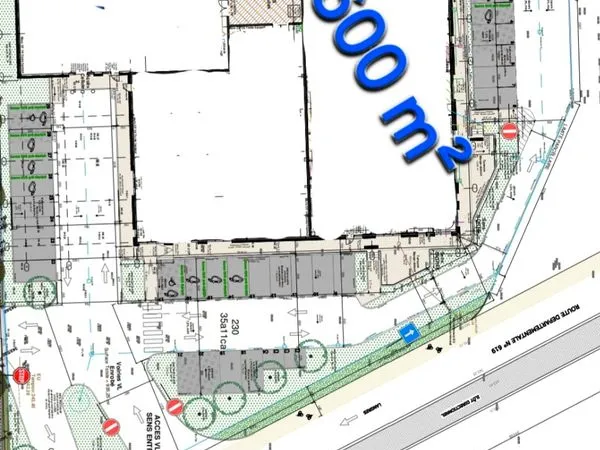 CELLULE COMMERCIALE 600 m² - CHAUMONT - À LOUER