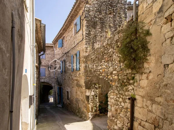 Maison de village sur 3 niveaux