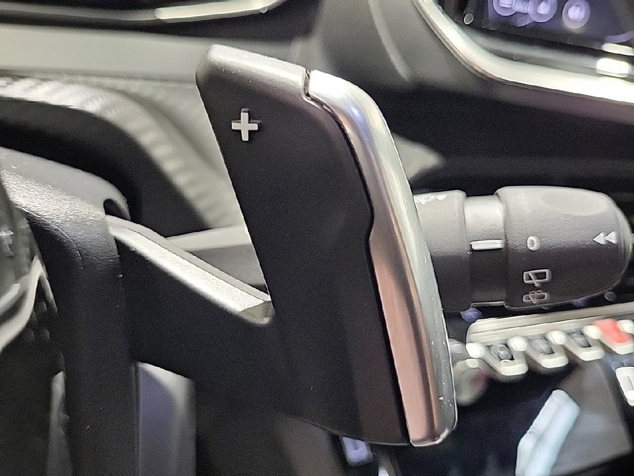 Peugeot 2008 hybrid 145 e-dcs6 allure — photo 18