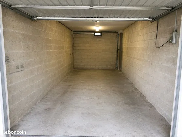 🚗 À LOUER - GARAGE / BOX D'ENVIRON 25 m²