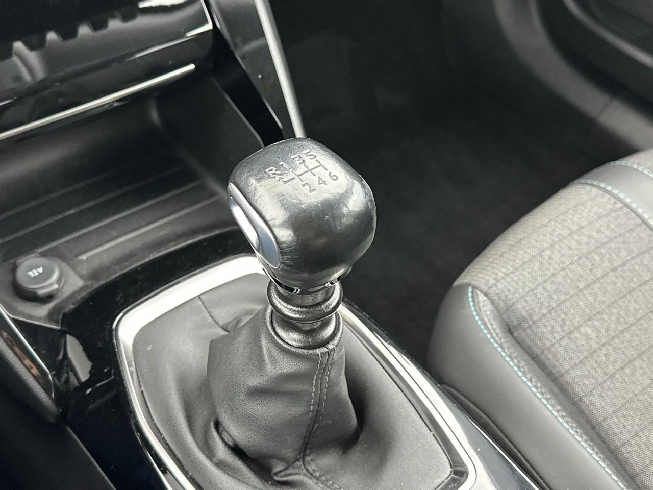 Peugeot 2008 puretech 100 s&s bvm6 allure — photo 29