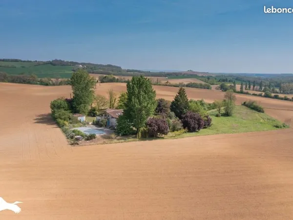 Maison 10 pièces 256 m²