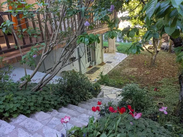 Maison 12 pièces 330 m²
