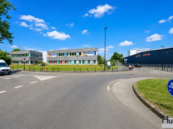 BORDEAUX LAC- PALAIS DES CONGRES- BUREAUX 43M2 + 2 PARKINGS- ETAT NEUF !