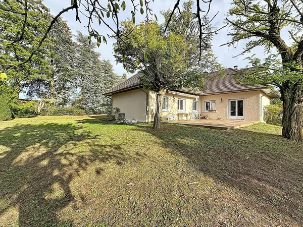 SAINT CYR AU MONT D'OR, maison familiale de 230 m² habitables + 150 m² utiles sur terrain de 2974m²