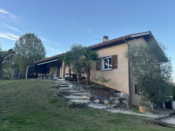 SAINT VULBAS CENTRE - VILLA INDIVIDUELLE DE 100 M²+SOUS SOL COMPLET SUR 1500M² SANS VIS A VIS