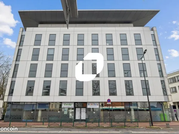 Bureaux 3 925 m²