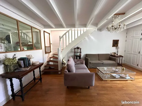 Maison de charme 160 m² - 3 chambres - Jardin clos de 581 m² - Garage - Centre de Sauveterre-de-Guye