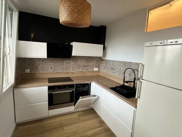 À LOUER - Appartement meublé 54 m² avec balcon - Manosque