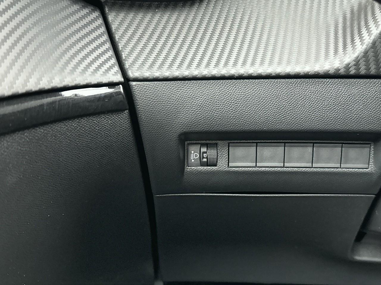 Peugeot 208 hybrid 110 ch e-dcs6 allure — photo 19