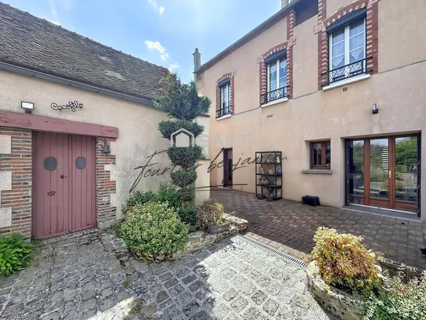 Maison de charme 6 pièces avec jardin et dépendances