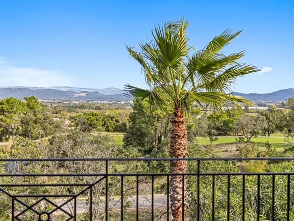 ROQUEBRUNE-SUR-ARGENS - Proche golf : Maison 3 pièces, vue golf, garage, piscine