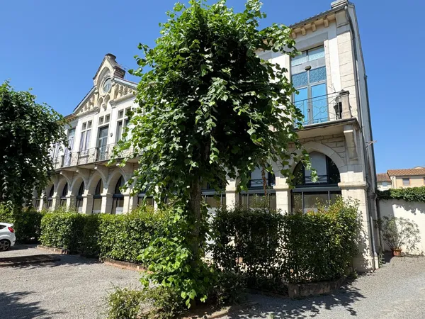 Centre-ville, duplex avec rez-de-jardin et parking