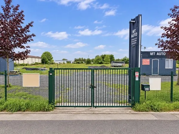 Terrain professionnel / base travaux ? 5 000 m² ? bureaux +