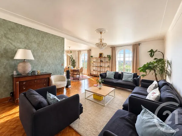 Maison 6 pièces 215 m²