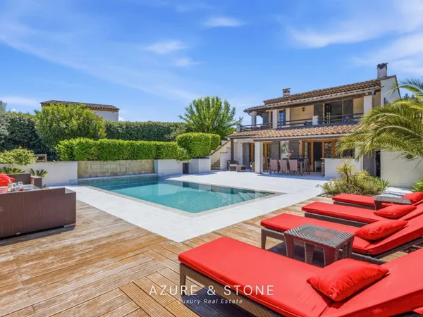 Villa familiale avec piscine, à pied du village — Valbonne