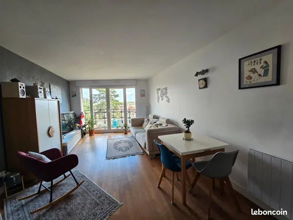 Appartement 3 pièces SANS VIS-A-VIS - 62 m² - Puteaux Centre Ville