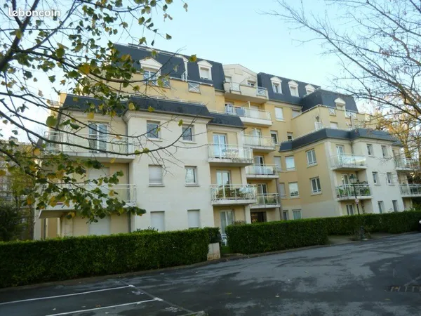 Hyper centre résidence standing grand F2 balcon parking